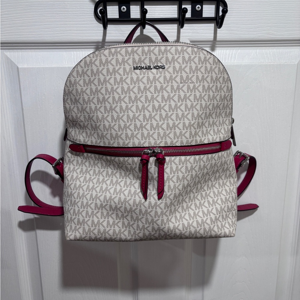 Michael Kors Dallas Medium Signature Logo Backpack - Picture 2 of 4